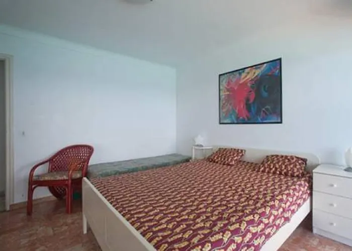 Flat Rossi Μεντόν