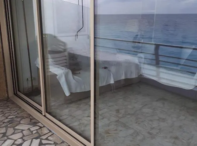 Flat Rossi アパート *